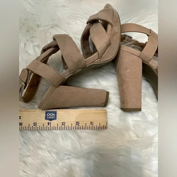 Report|Shoes|Nude Lakely Pump Thick‎ Strappy Heels - Picture 7 of 9